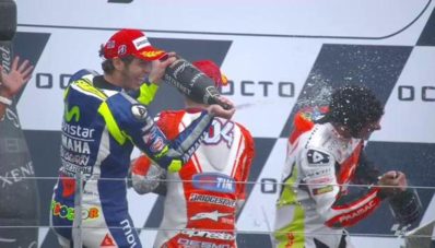 Hasil Race MotoGP Silverstone Inggris 2015, Wet Race Dramatis Rossi! Hasil Race MotoGP Silverstone Inggris 2015, Wet Race Dramatis Rossi!
