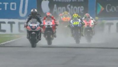 Hasil Race MotoGP Silverstone Inggris 2015, Wet Race Dramatis Rossi! Hasil Race MotoGP Silverstone Inggris 2015, Wet Race Dramatis Rossi!