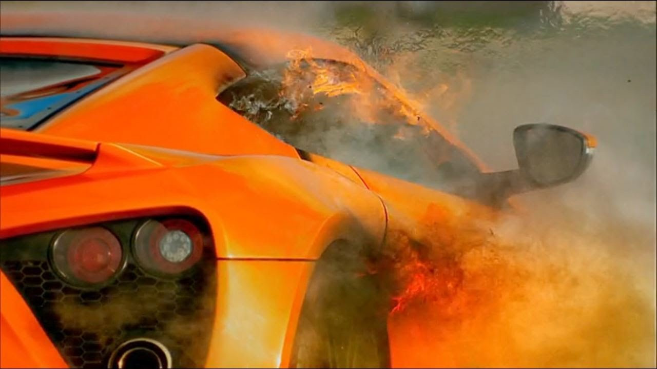 Berita, zenvo-st1-orange-terbakar: Waduh, Supercar Zenvo ST1 Mendadak Terbakar Saat Parade di Denmark!