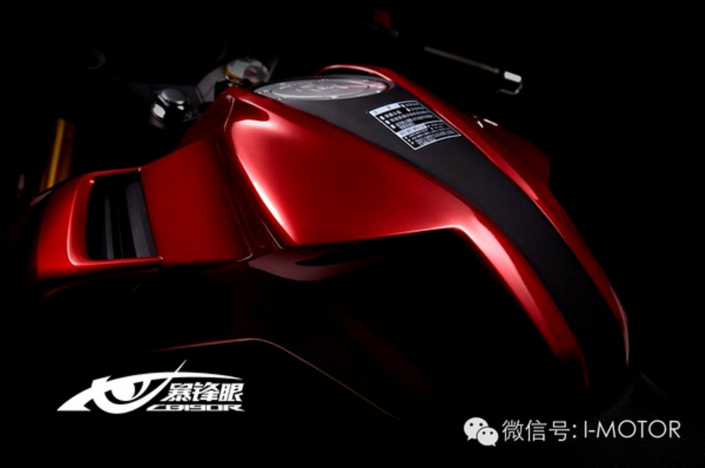 Berita, honda-cb190r-fueltank: Honda CB190R Street Fighter Dirilis Di Tiongkok, Berminatkah Bila Dijual Di Indonesia?