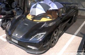 Pemilik Koenigsegg Agera R Ini Kehilangan Atapnya Gara-Gara Mobilnya Terlalu Bertenaga! Pemilik Koenigsegg Agera R Ini Kehilangan Atapnya Gara-Gara Mobilnya Terlalu Bertenaga!