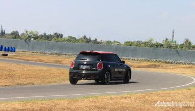 Driving Impression MINI Cooper JCW : Ini Dia Go-Kart Versi Jalan Raya! Driving Impression MINI Cooper JCW : Ini Dia Go-Kart Versi Jalan Raya!