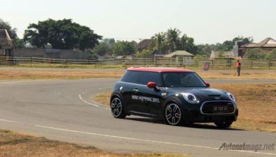First Impression Review MINI Cooper JCW : Exciting British Pocket Rocket!