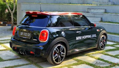 First Impression Review MINI Cooper JCW : Exciting British Pocket Rocket!