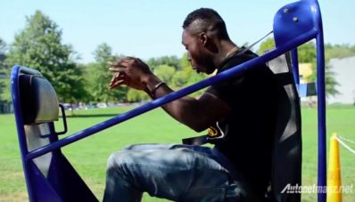 Kepolisian Amerika Serikat Tunjukkan Pentingnya Pemakaian Sabuk Pengaman Kepada Mahasiswa Kepolisian Amerika Serikat Tunjukkan Pentingnya Pemakaian Sabuk Pengaman Kepada Mahasiswa