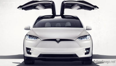 Tesla Model X Diperkenalkan, 0-100 Kpj Hanya 3.2 Detik dan Dapat Jalan Sejauh 413 km Tesla Model X Diperkenalkan, 0-100 Kpj Hanya 3.2 Detik dan Dapat Jalan Sejauh 413 km