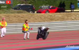 Gila, Kawasaki ZX-10R Ini Berjalan Sendiri Setelah Bersenggolan Seperti Dikendarai Hantu!