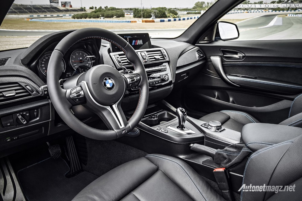 BMW, BMW-M2-Coupe-interior: BMW M2 Tampil Dengan Kegantengan Tidak Kalah Dengan M4, Plus Kompak!