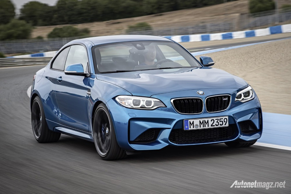 BMW, BMW-M2-Coupe-on-track: BMW M2 Tampil Dengan Kegantengan Tidak Kalah Dengan M4, Plus Kompak!