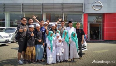 Cap Tangan Siswa SD di Nissan Serena Untuk Donasi Buku dan Dana Pendidikan Cap Tangan Siswa SD di Nissan Serena Untuk Donasi Buku dan Dana Pendidikan