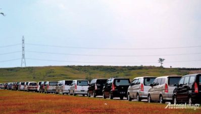 Cap Tangan Siswa SD di Nissan Serena Untuk Donasi Buku dan Dana Pendidikan Cap Tangan Siswa SD di Nissan Serena Untuk Donasi Buku dan Dana Pendidikan