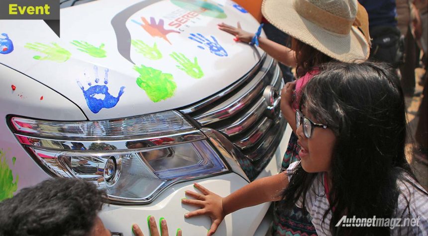 Cap Tangan Siswa SD di Nissan Serena Untuk Donasi Buku dan Dana Pendidikan Cap Tangan Siswa SD di Nissan Serena Untuk Donasi Buku dan Dana Pendidikan