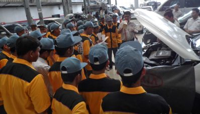 KIA Indonesia Sumbangkan Mesin dan Transmisi Untuk Bahan Latihan Siswa SMK KIA Indonesia Sumbangkan Mesin dan Transmisi Untuk Bahan Latihan Siswa SMK