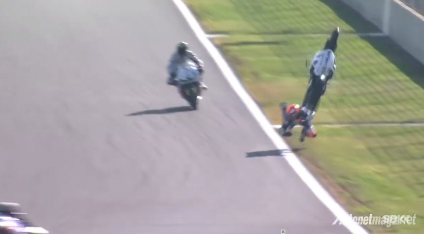 Pengereman Berlebihan Sebabkan Honda CBR600RR WSBK Ini Alami Kecelakaan Aneh! Pengereman Berlebihan Sebabkan Honda CBR600RR WSBK Ini Alami Kecelakaan Aneh!