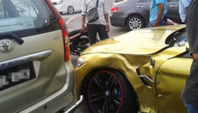Patuhi Peraturan Lalu Lintas : BMW M4 Ini Ditabrak Toyota Avanza yang Melanggar Lampu Merah di Malaysia! Patuhi Peraturan Lalu Lintas : BMW M4 Ini Ditabrak Toyota Avanza yang Melanggar Lampu Merah di Malaysia!