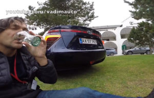 Wow, Seorang Jurnalis Berani Mencoba Minum Air Hasil Buangan Toyota Mirai! Wow, Seorang Jurnalis Berani Mencoba Minum Air Hasil Buangan Toyota Mirai!