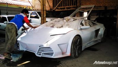 Bengkel Modifikasi di Bandung Ini Rancang Replika Bodi Ferrari Enzo dan Lamborghini Aventador yang Cukup Akurat!
