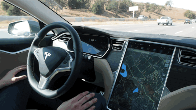 Hi-Tech, tesla-autopilot-drive: Tesla Autopilot, Langkah Pertama Mobil Yang Dapat Menyetir Sendiri, Namun Masih Kurang Sempurna