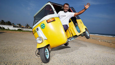 Wow, Pengendara Bajaj Ini Pecahkan Rekor Guiness Untuk Berkendara Sejauh Mungkin Dengan 2 Roda Saja! Wow, Pengendara Bajaj Ini Pecahkan Rekor Guiness Untuk Berkendara Sejauh Mungkin Dengan 2 Roda Saja!