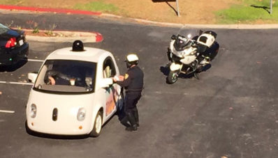 Hah, Mobil Self Driving Google Ditilang Polisi Karena Jalannya Terlalu Lambat? Hah, Mobil Self Driving Google Ditilang Polisi Karena Jalannya Terlalu Lambat?