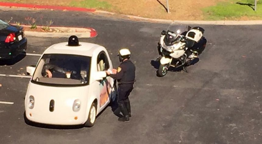 Hah, Mobil Self Driving Google Ditilang Polisi Karena Jalannya Terlalu Lambat? Hah, Mobil Self Driving Google Ditilang Polisi Karena Jalannya Terlalu Lambat?