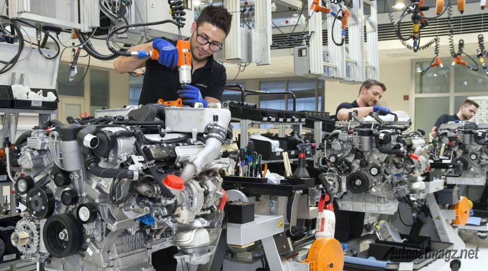 Berita, perakitan mesin mercedes benz amg: Mercedes Benz Panen Besar : Produksi Mesin Kencang Berlabel AMG Ditingkatkan