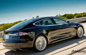 Sabuk Pengaman Rentan Copot, Tesla Recall Model S Sabuk Pengaman Rentan Copot, Tesla Recall Model S