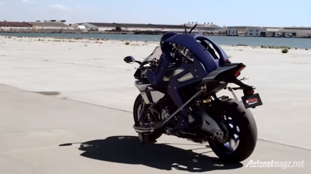 Hi-Tech, yamaha-motobot-back: Yamaha Mencoba Membuat Robot Yang Bisa Melampaui Valentino Rossi