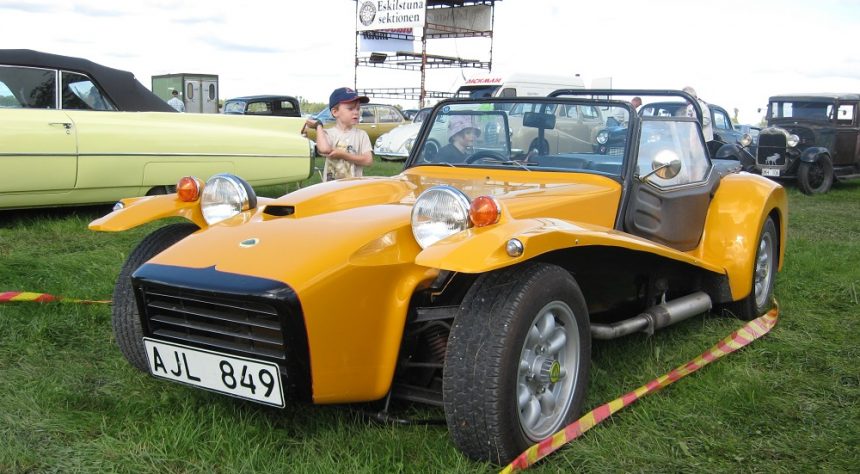 Mengenal Caterham, Pembuat Sports Car Ringan Dari Inggris - Autonetmagz