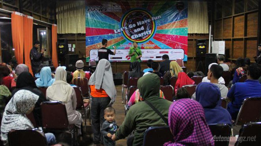 Honda, Yayasan Yatim Piatu Ar-Rasyid Subang dikunjungi Honda Brio Community Bekasi: Honda Brio Community Bekasi Touring Charity ke Lembang