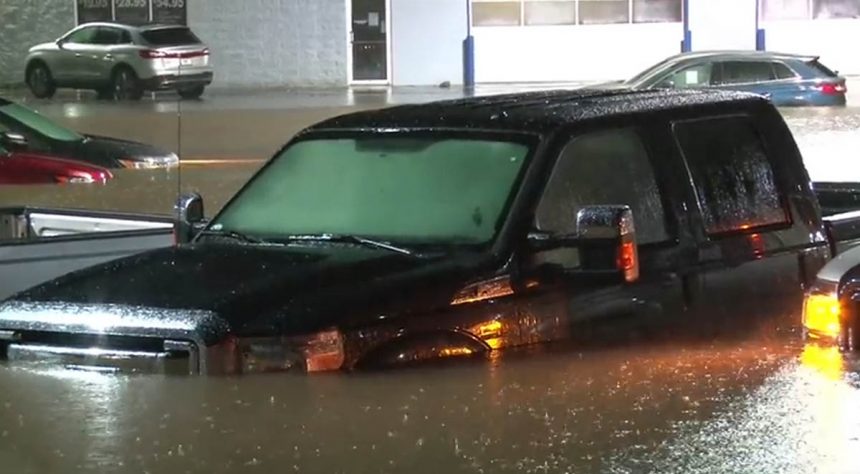 Hujan Badai Sebabkan 105 Mobil Baru Ford di Missouri Rusak Terendam Banjir Hujan Badai Sebabkan 105 Mobil Baru Ford di Missouri Rusak Terendam Banjir