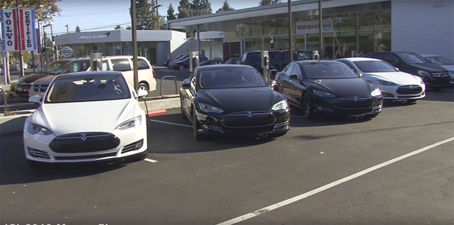 Berita, parkiran tesla: Karyawan Membludak, Lapangan Parkir Tesla Sudah Tidak Cukup Tampung Semua Kendaraan