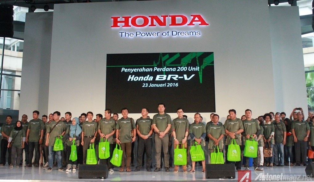 Berita, seremonial penyerahan Honda BR-V: Sebanyak 200 Unit Honda BR-V Pertama Menemui Pemiliknya Dengan Perayaan Spesial