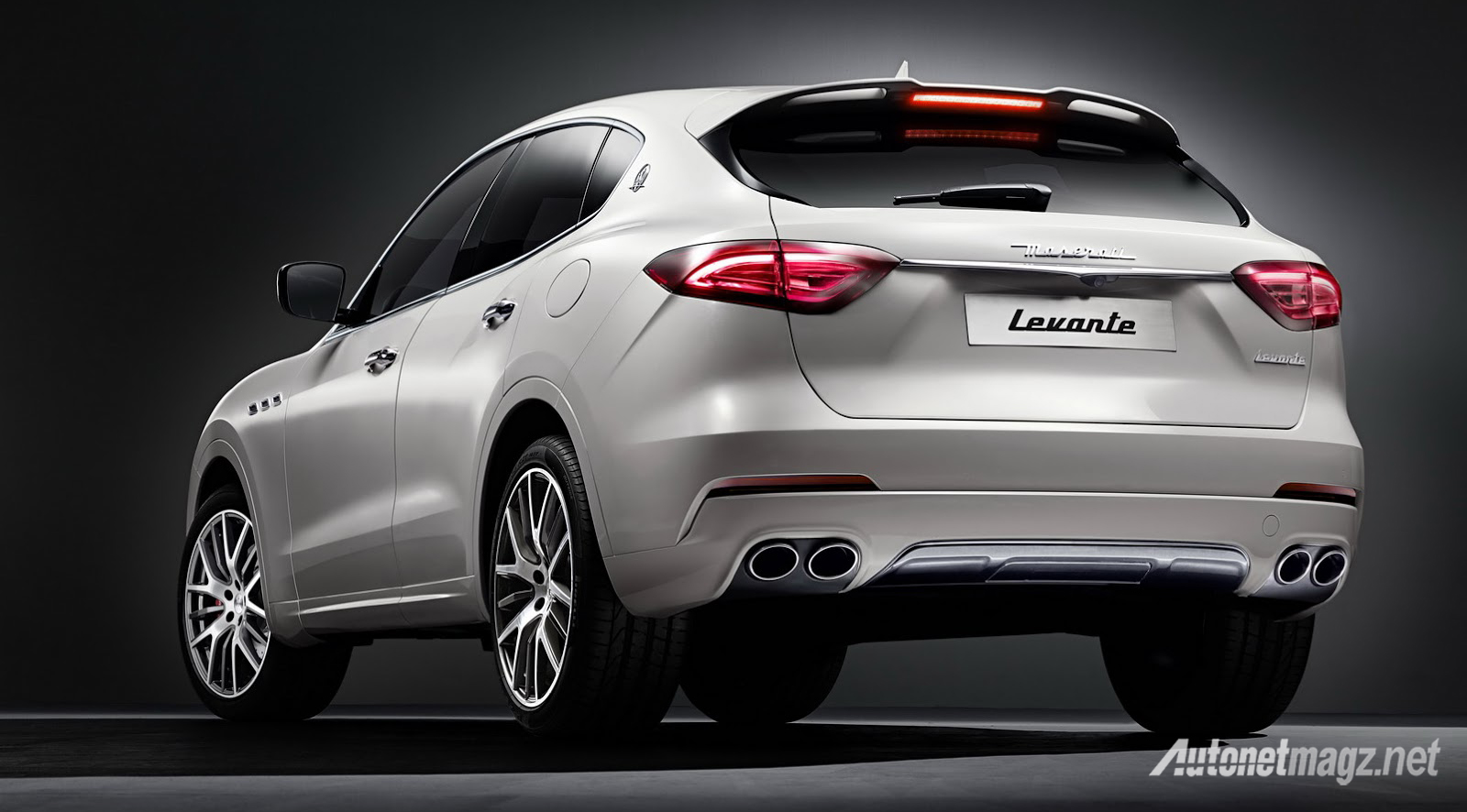 New-Maserati-Levante-2016-rear