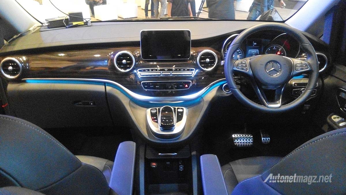 Berita, Dashboard navigasi Mercedes-Benz V Class 2016: Mercedes-Benz Indonesia Luncurkan V-Class Terbaru, Van Premium Rasa Eropa