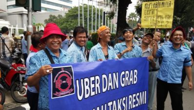 Taksi Indonesia Harusnya Ikuti Uber dan GrabCar Agar Bisa Bersaing! Taksi Indonesia Harusnya Ikuti Uber dan GrabCar Agar Bisa Bersaing!