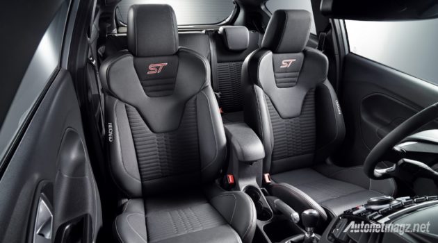 Ford-Fiesta-ST200-2016-interior