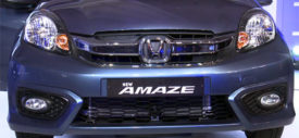 Interior New Brio Amaze 2016 with Honda Connect at audio system