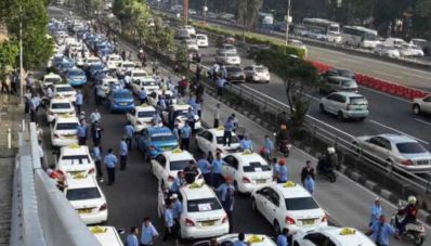 Uber vs Taksi: Offline vs Online Atau Soal Harga? Uber vs Taksi: Offline vs Online Atau Soal Harga?