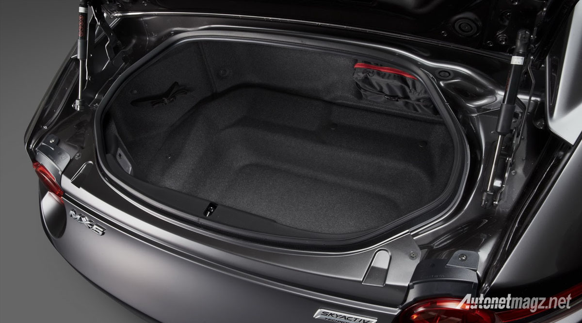 Berita, mazda mx5 rf trunk: Mazda MX-5 RF Coba Pikat Konsumen Dengan Gaya Targa Roof!