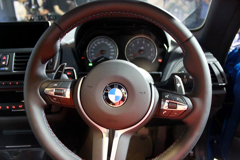 BMW, BMW M2 Steering Wheel: BMW M2 Resmi Mengaspal di Indonesia Dengan Harga 1.3 Miliar