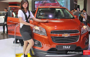 Penyerahan Chevrolet Trax Dan Promo Khusus Ramaikan Booth Chevrolet di IIMS 2016 Penyerahan Chevrolet Trax Dan Promo Khusus Ramaikan Booth Chevrolet di IIMS 2016