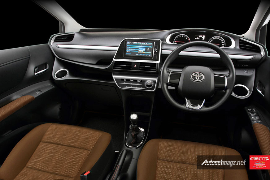  Interior  dashboard Toyota Sienta  Indonesia berbeda dengan 