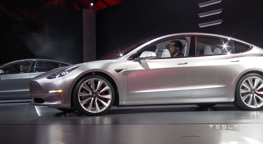 International, Tesla-Model-3-side: Ini Dia Tesla Model 3 Yang Lebih Kompak dan Tetap Kencang