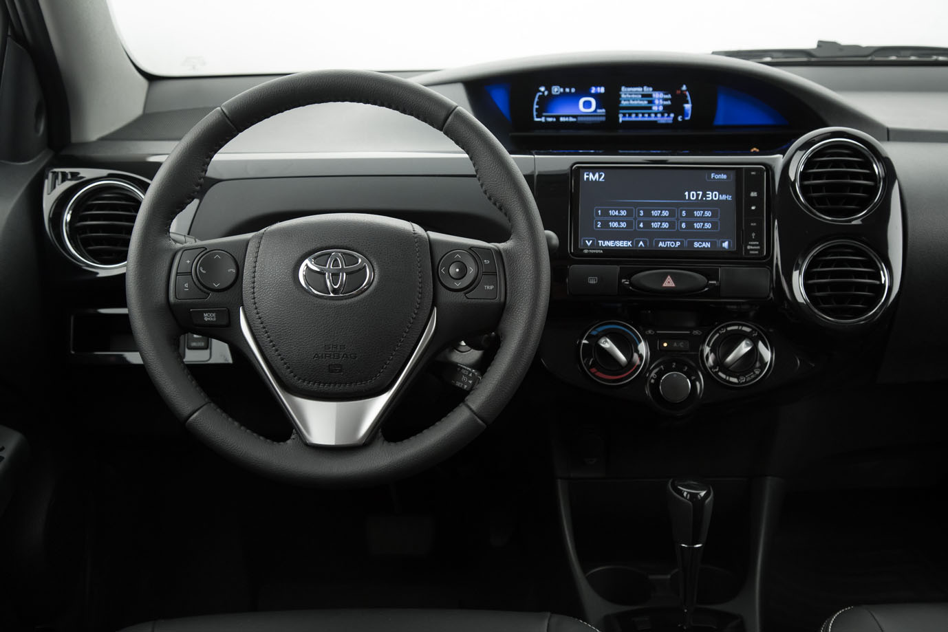 Toyota, Toyota Etios Facelift 2016 interior: Toyota Etios Facelift Diluncurkan Dengan Ubahan Fokus Pada Interior
