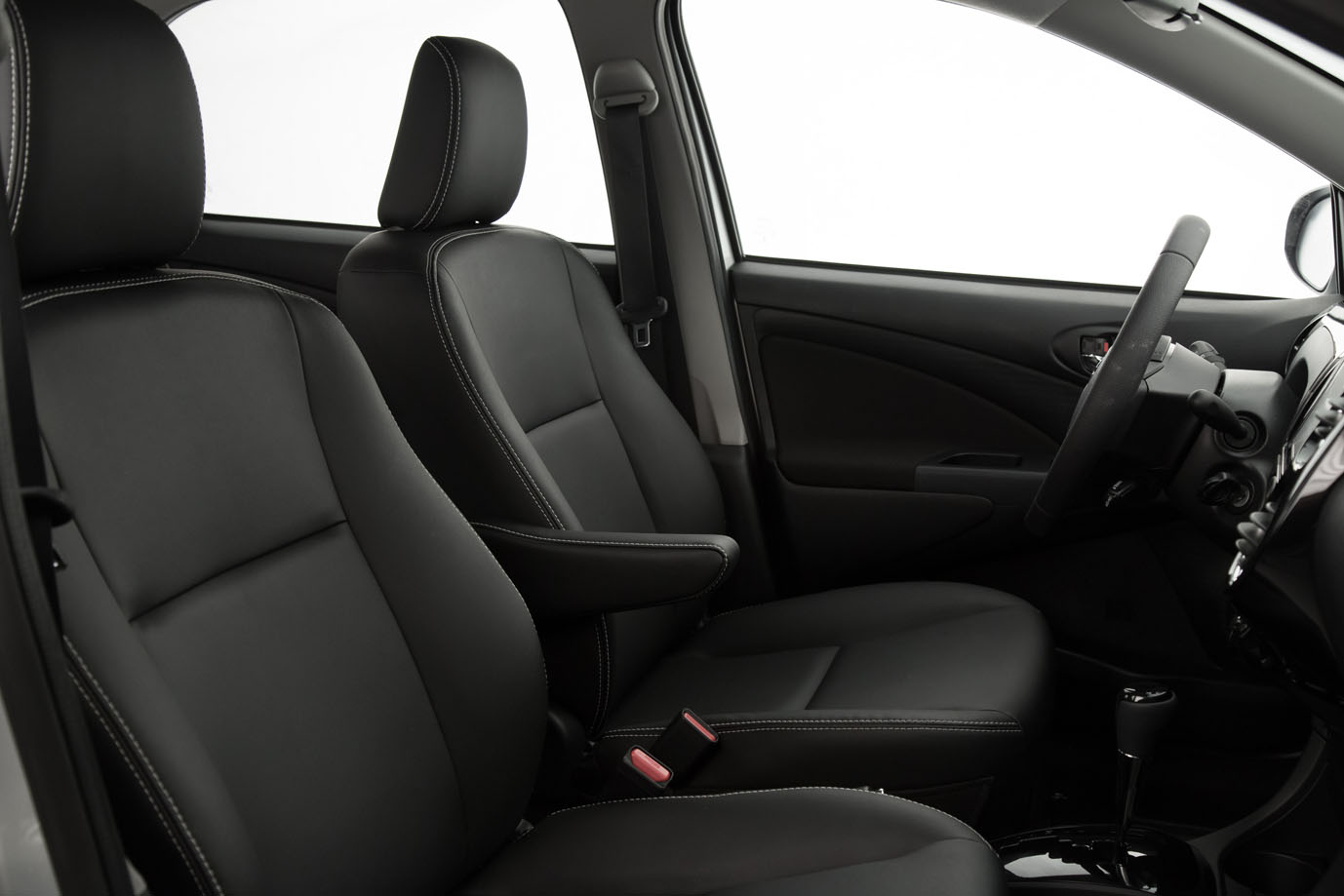 Toyota, Toyota Etios Facelift Arm Rest: Toyota Etios Facelift Diluncurkan Dengan Ubahan Fokus Pada Interior