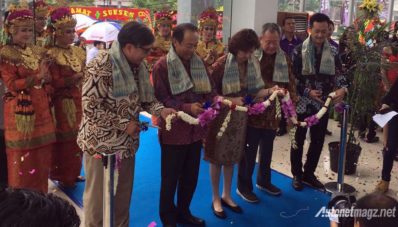 Suzuki Indonesia Resmikan Dealer Ke-300 Mereka di Palembang Suzuki Indonesia Resmikan Dealer Ke-300 Mereka di Palembang