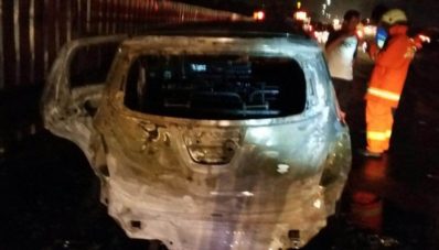 Ngeri, Chevrolet Spin Terbakar Habis di Tol Jagorawi Ngeri, Chevrolet Spin Terbakar Habis di Tol Jagorawi
