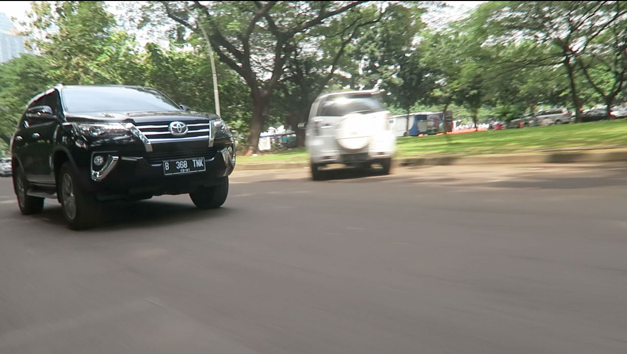 Review, Test-Drive-Toyota-Fortuner-by-AutonetMagz: Test Drive Toyota Fortuner VRZ Indonesia: Lebih Mewah Namun Kurang Nendang