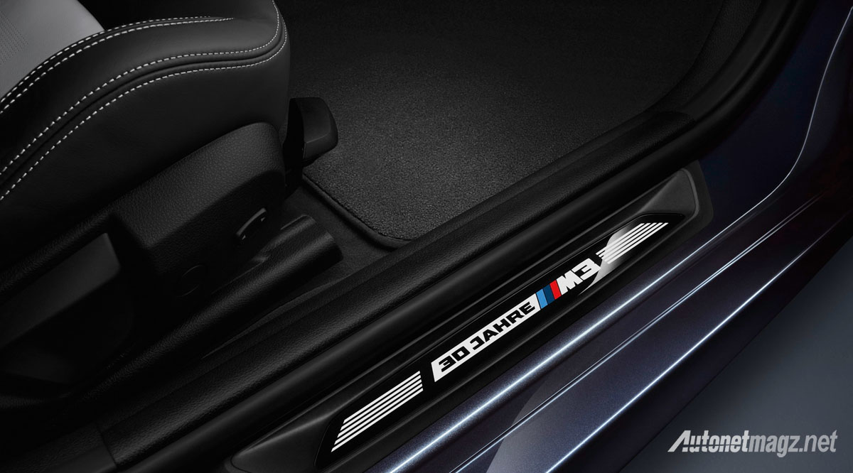 BMW, bmw m3 30 Jahre M3 door sill: BMW Rilis M3 Edisi Khusus Perayaan 30 Tahun, Terbatas Hanya 500 Unit!